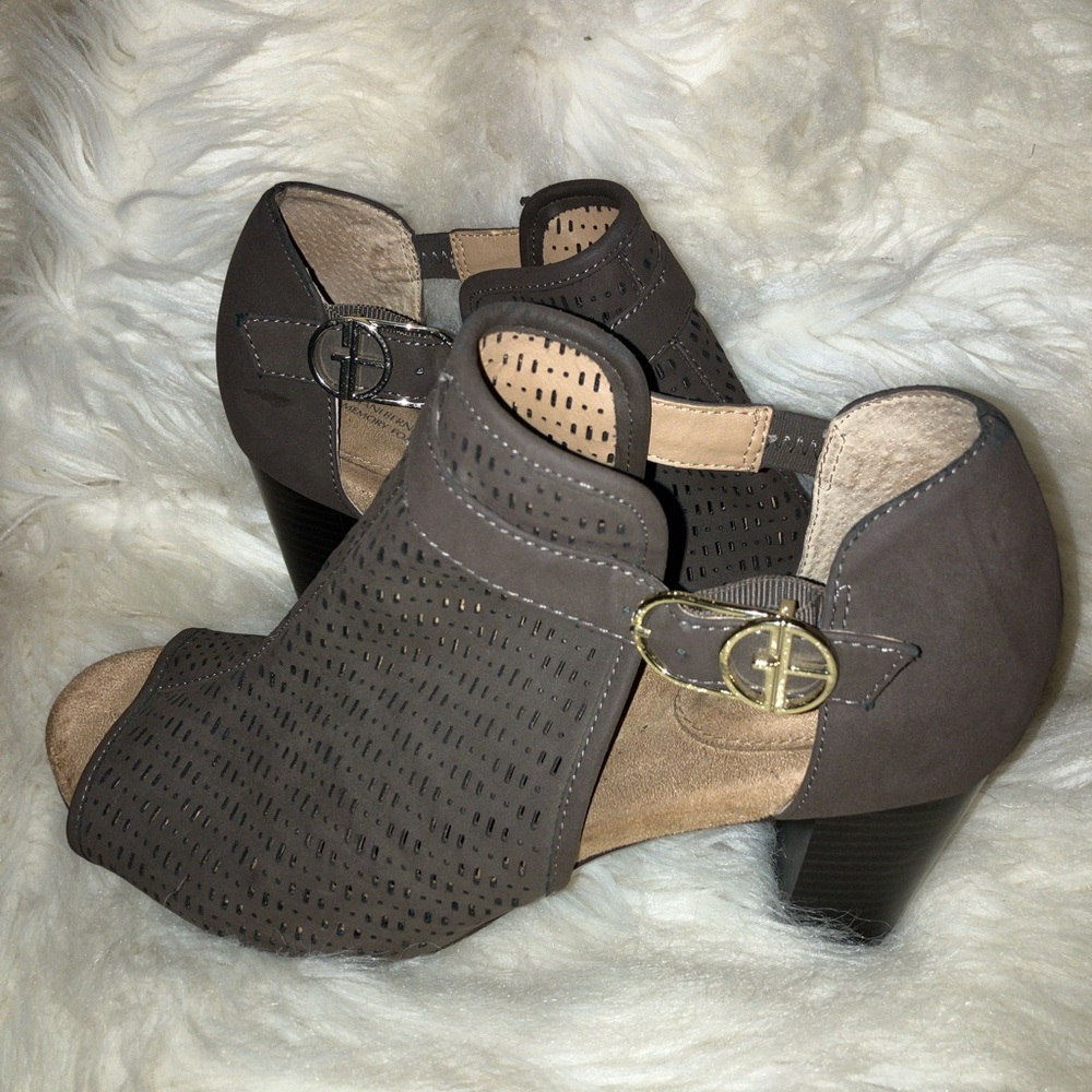 Giani Bernini Jaccee Memory-Foam Perforated Shooties Comfort Sandals - Picture 4 of 10